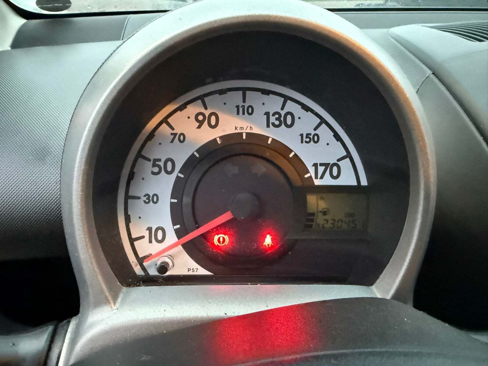 Grå Toyota Aygo fra 2012