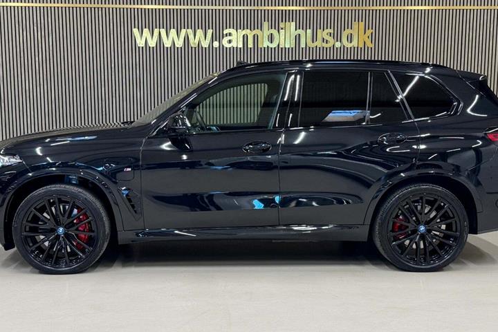 Sort BMW X5 fra 2025