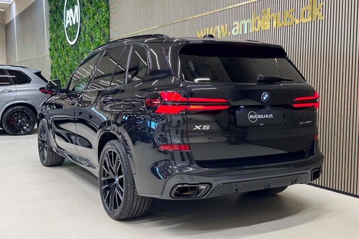Sort BMW X5 fra 2025