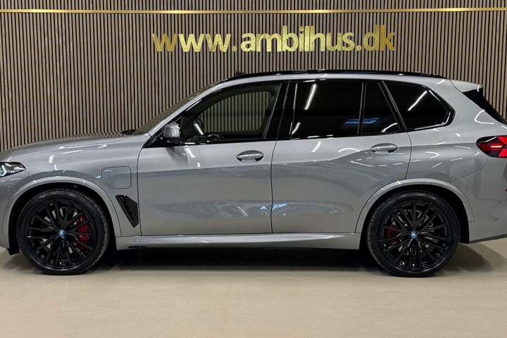 Grå BMW X5 fra 2025