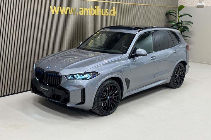 Grå BMW X5 fra 2025