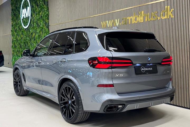 Grå BMW X5 fra 2025