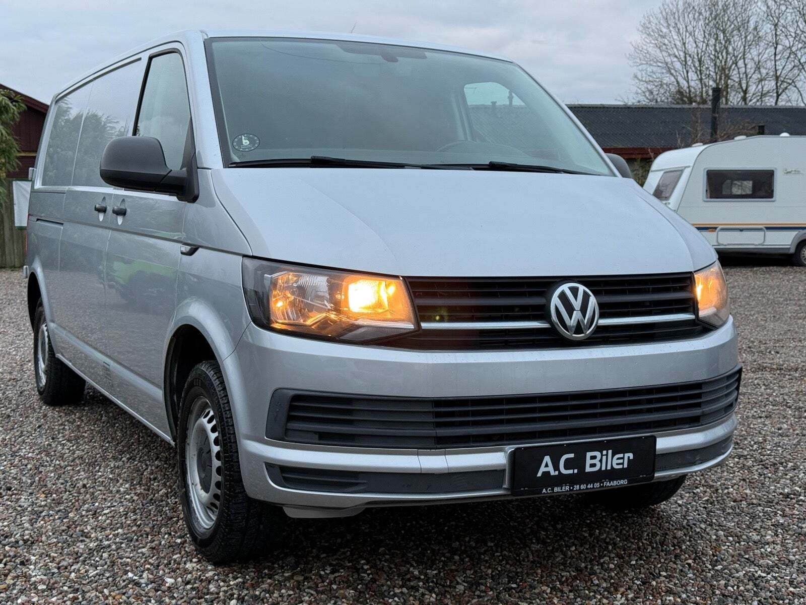 VW Transporter 2,0 TDi 140 Kassevogn lang
