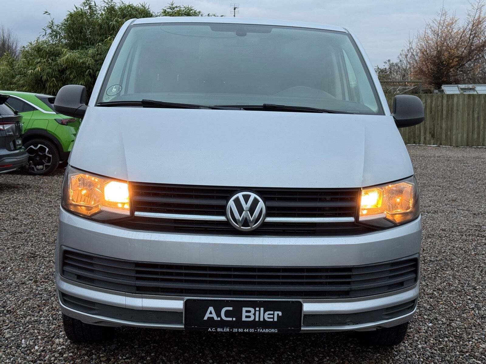 VW Transporter 2,0 TDi 140 Kassevogn lang