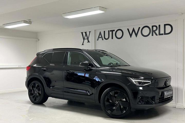 Sort Volvo EX40 fra 2025
