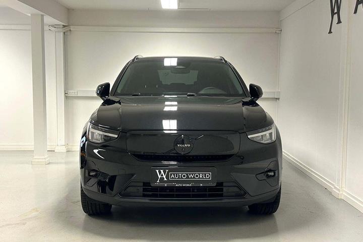 Sort Volvo EX40 fra 2025