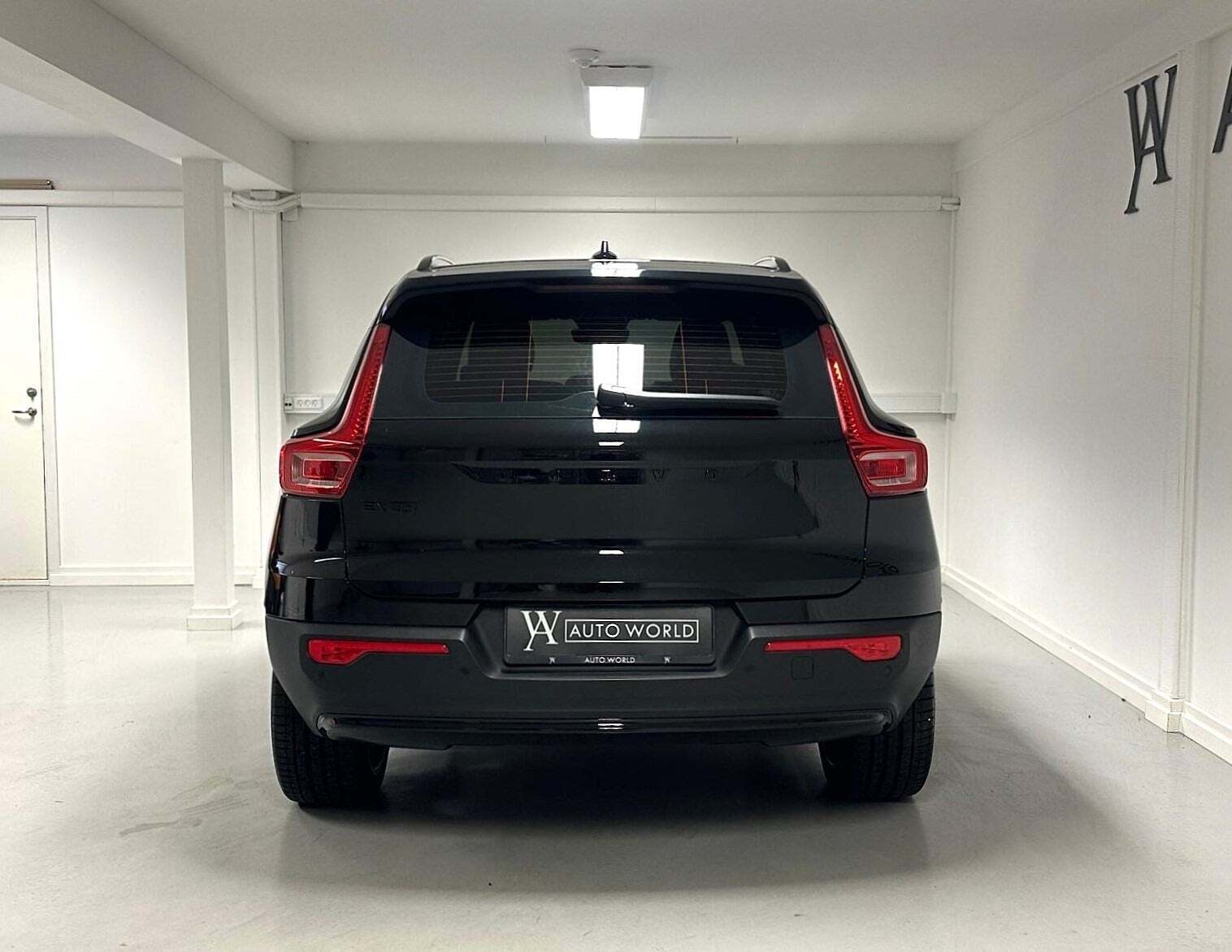 Sort Volvo EX40 fra 2025