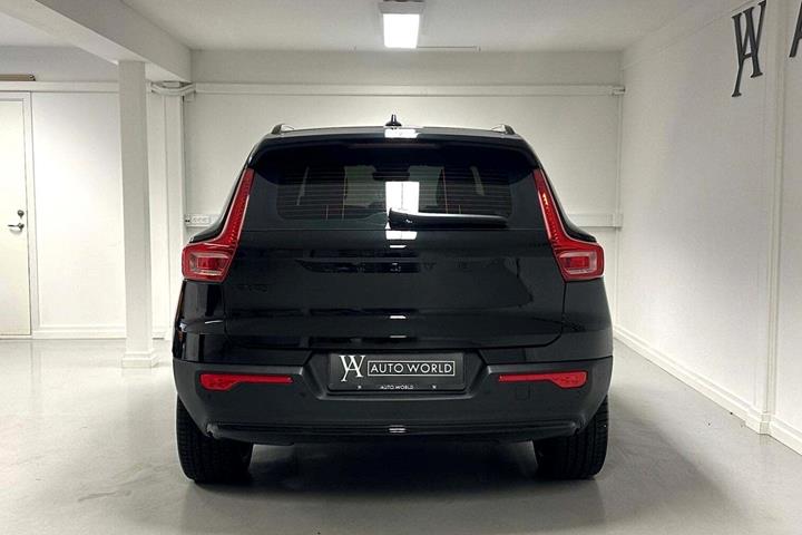 Sort Volvo EX40 fra 2025