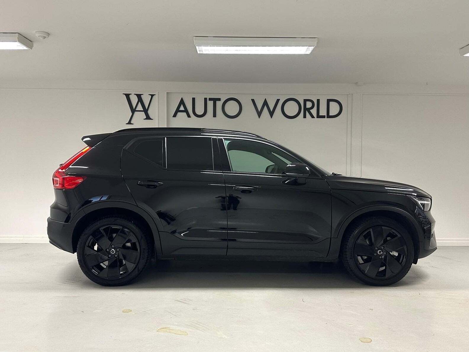 Volvo EX40 Extended Range Black Edition