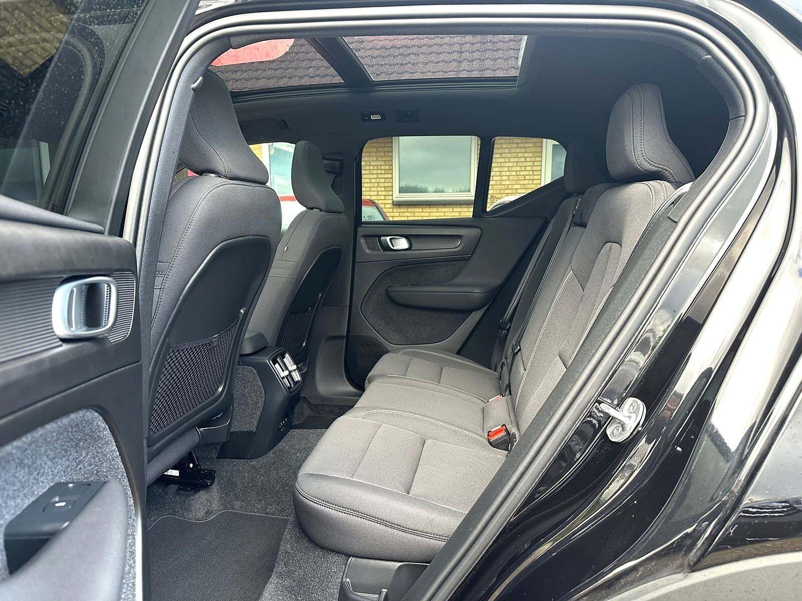 Sort Volvo EX40 fra 2025