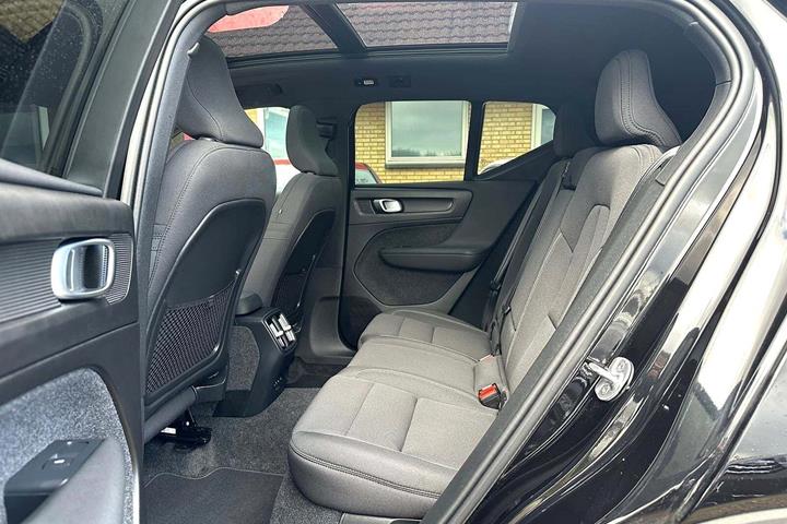 Sort Volvo EX40 fra 2025