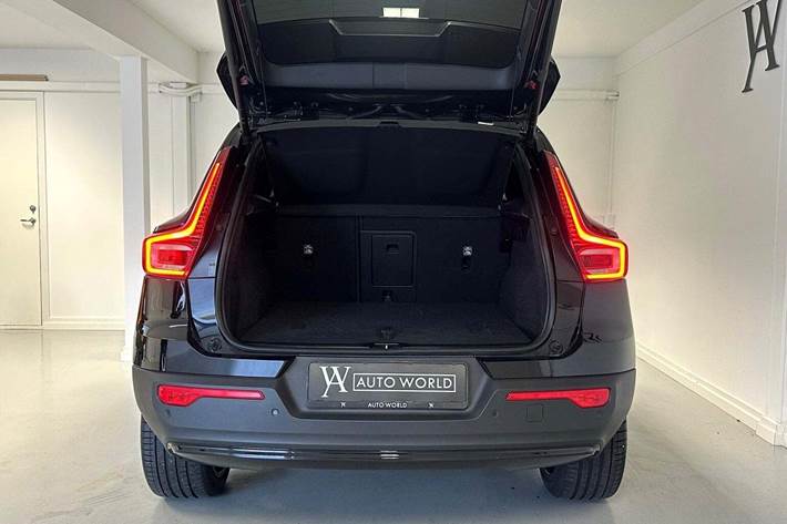 Sort Volvo EX40 fra 2025