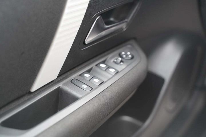Blå Citroën C4 fra 2021
