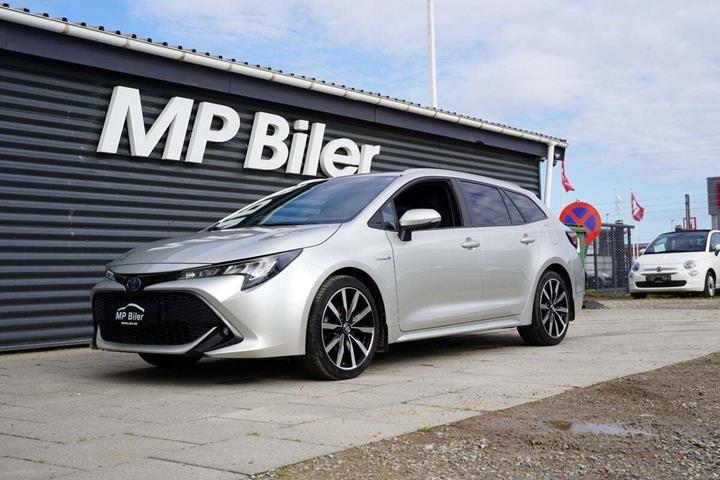 Sølv Toyota Corolla fra 2019 set udefra