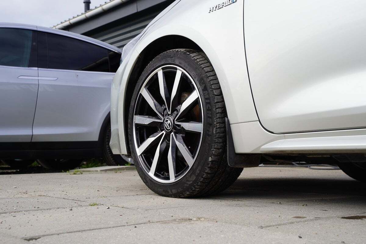 Toyota Corolla 1,8 Hybrid Premium Smart Design MDS