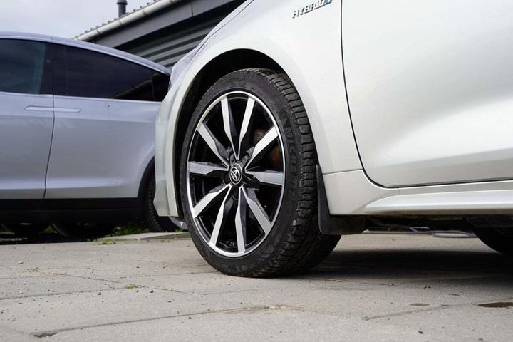 Sølv Toyota Corolla fra 2019