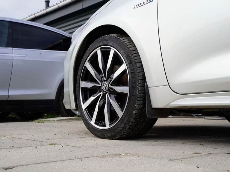 Toyota Corolla 1,8 Hybrid Premium Smart Design MDS