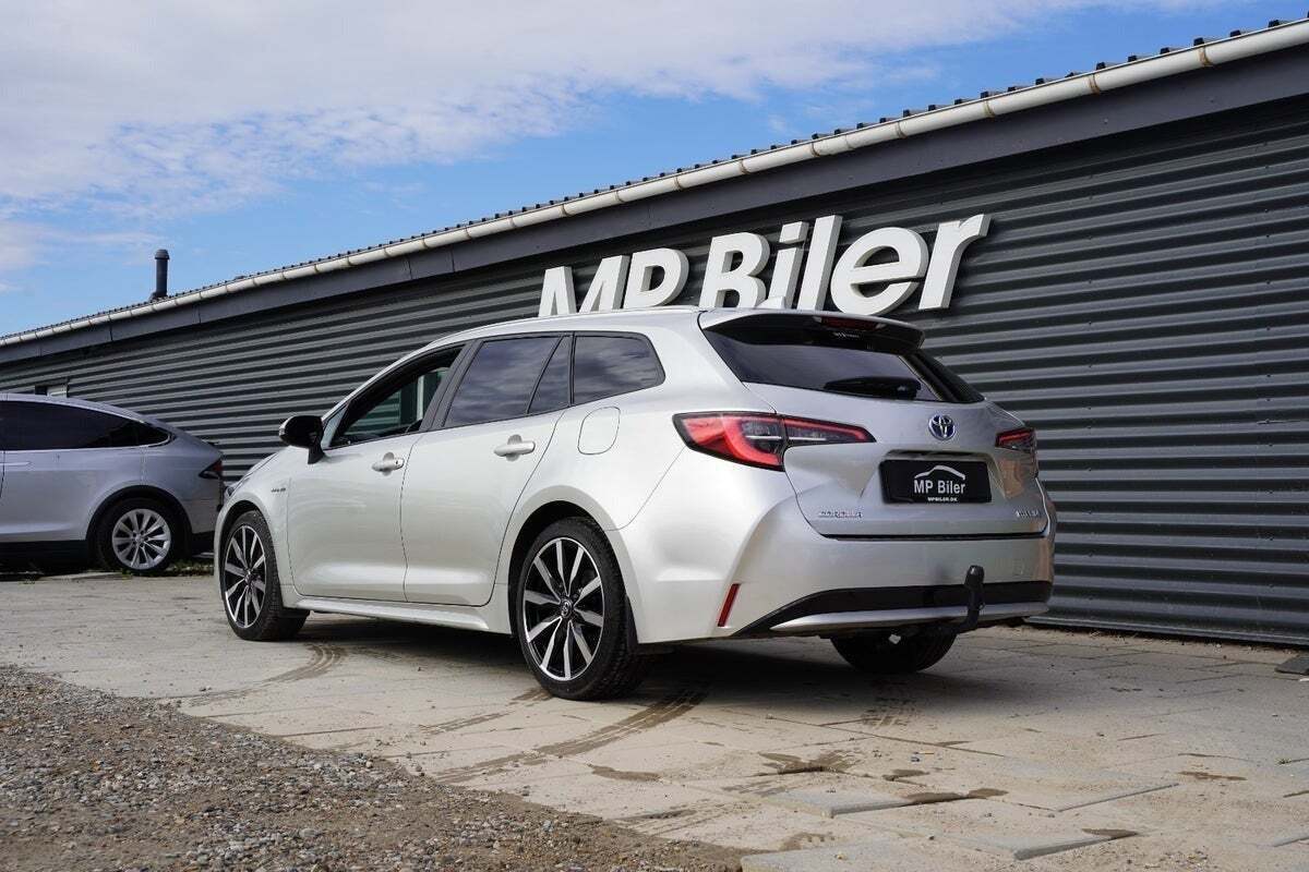 Sølv Toyota Corolla fra 2019