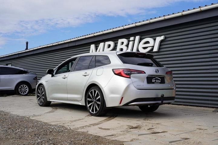 Sølv Toyota Corolla fra 2019