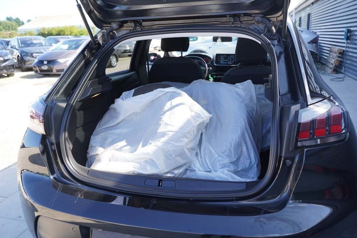 Sort Peugeot 208 fra 2020