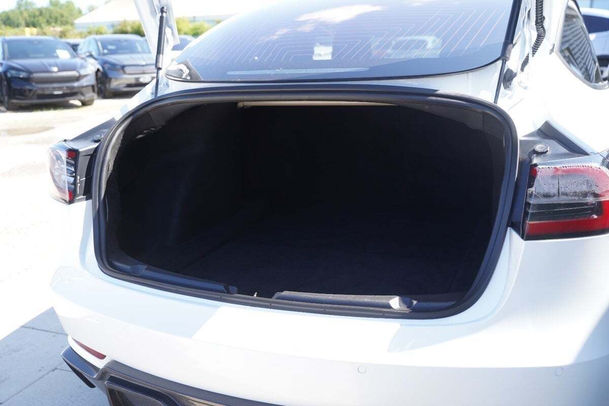 Hvid Tesla Model 3 fra 2019
