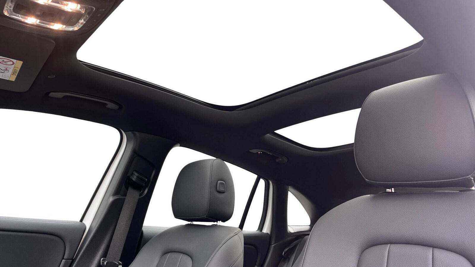 Hvid Mercedes EQA300 fra 2025