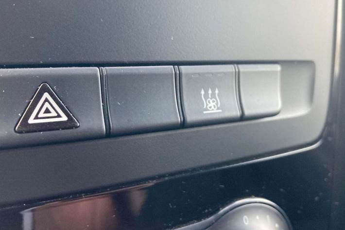 Hvid Mercedes eVito 112 fra 2022