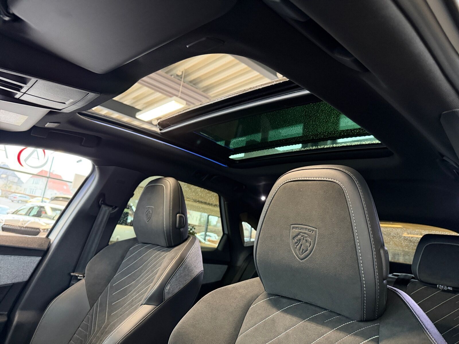 Hvid Peugeot e-3008 fra 2024