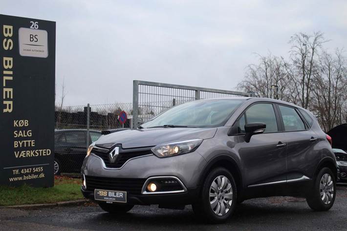 Grå Renault Captur fra 2016 set udefra