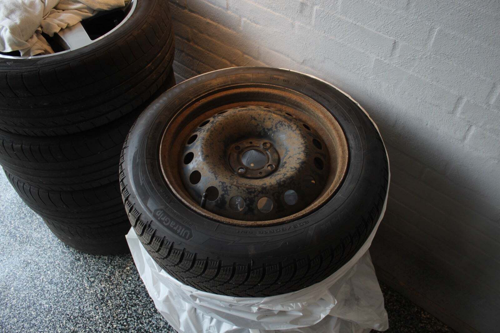 Grå Renault Captur fra 2016