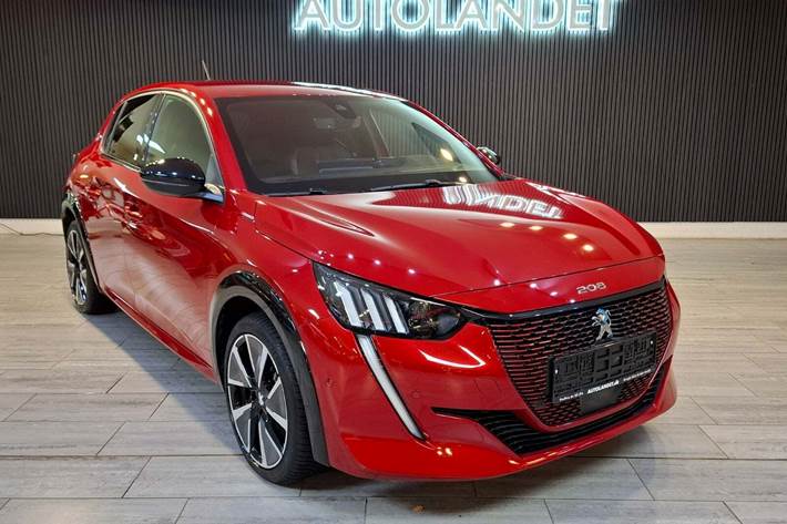 Rød Peugeot e-208 fra 2021 set udefra