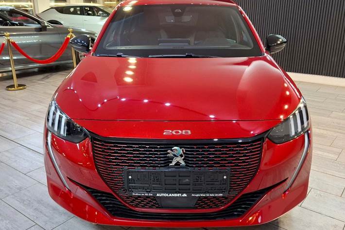Rød Peugeot e-208 fra 2021