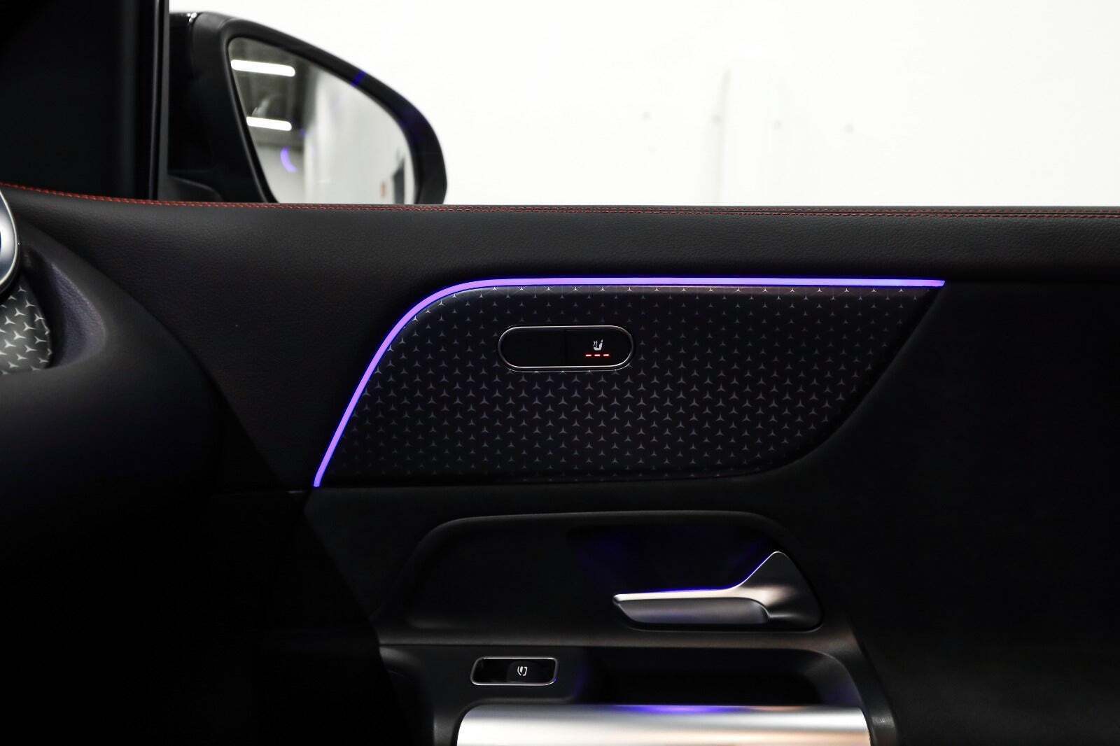 Rød Mercedes EQA250+ fra 2025