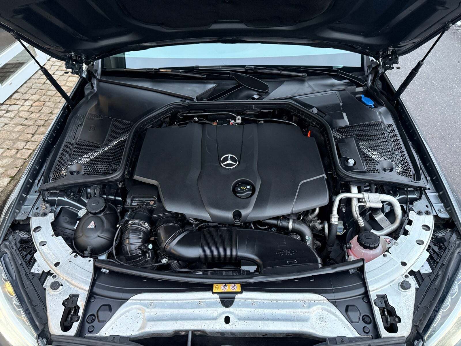 Grå Mercedes C220 d fra 2017