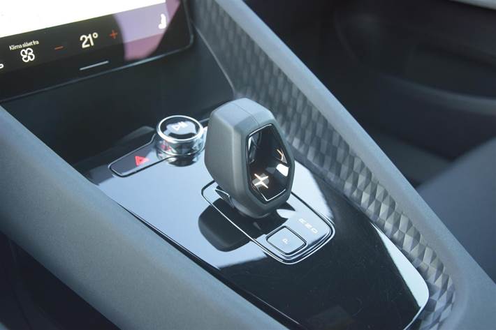 Grå Polestar 2 fra 2023