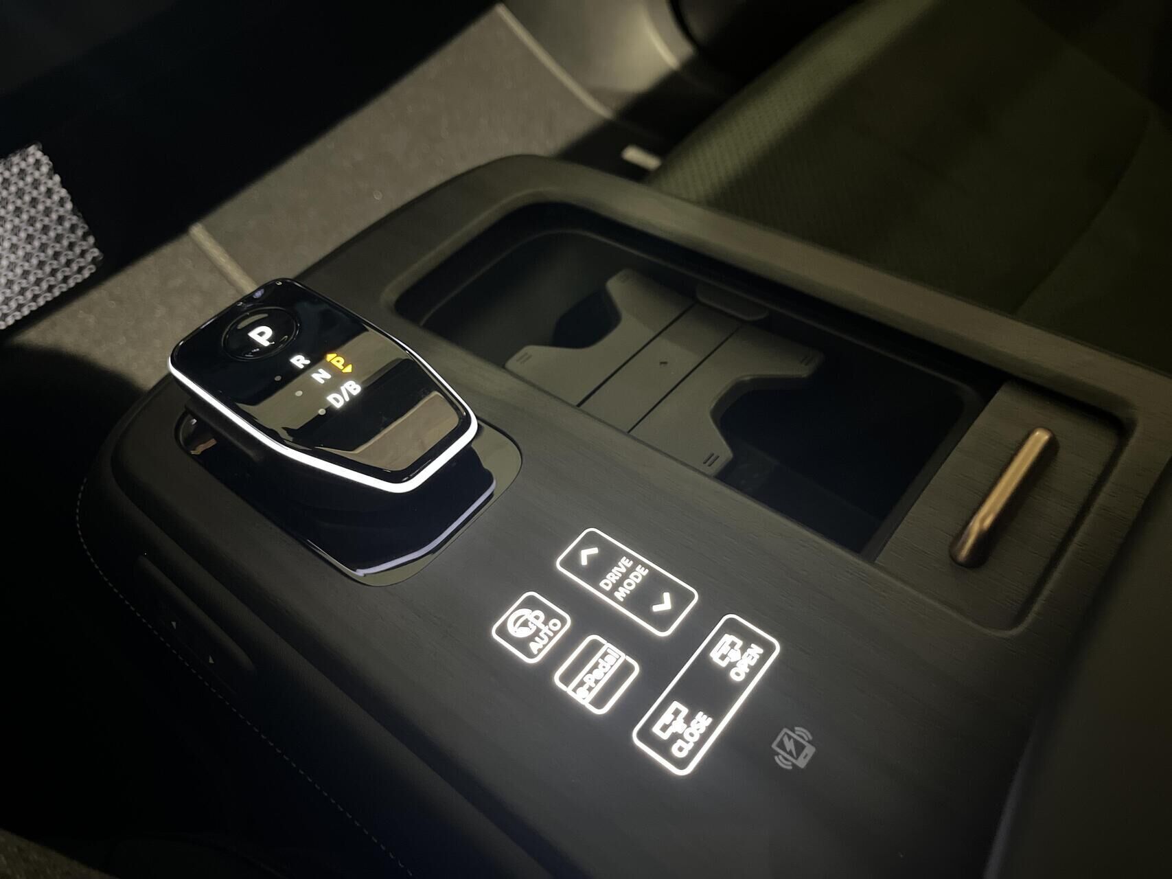 Sort Nissan Ariya fra 2025