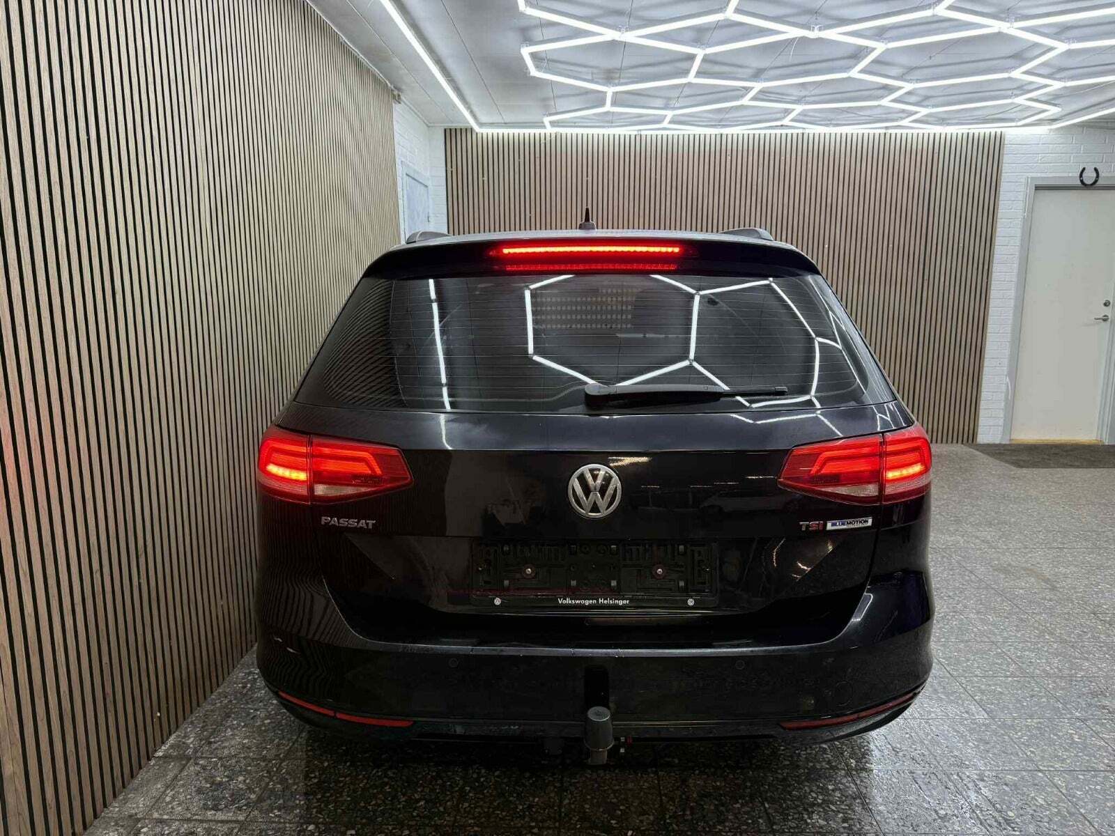 Sort VW Passat fra 2015