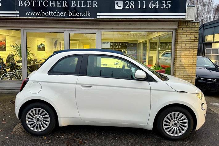 Hvid Fiat 500e fra 2023