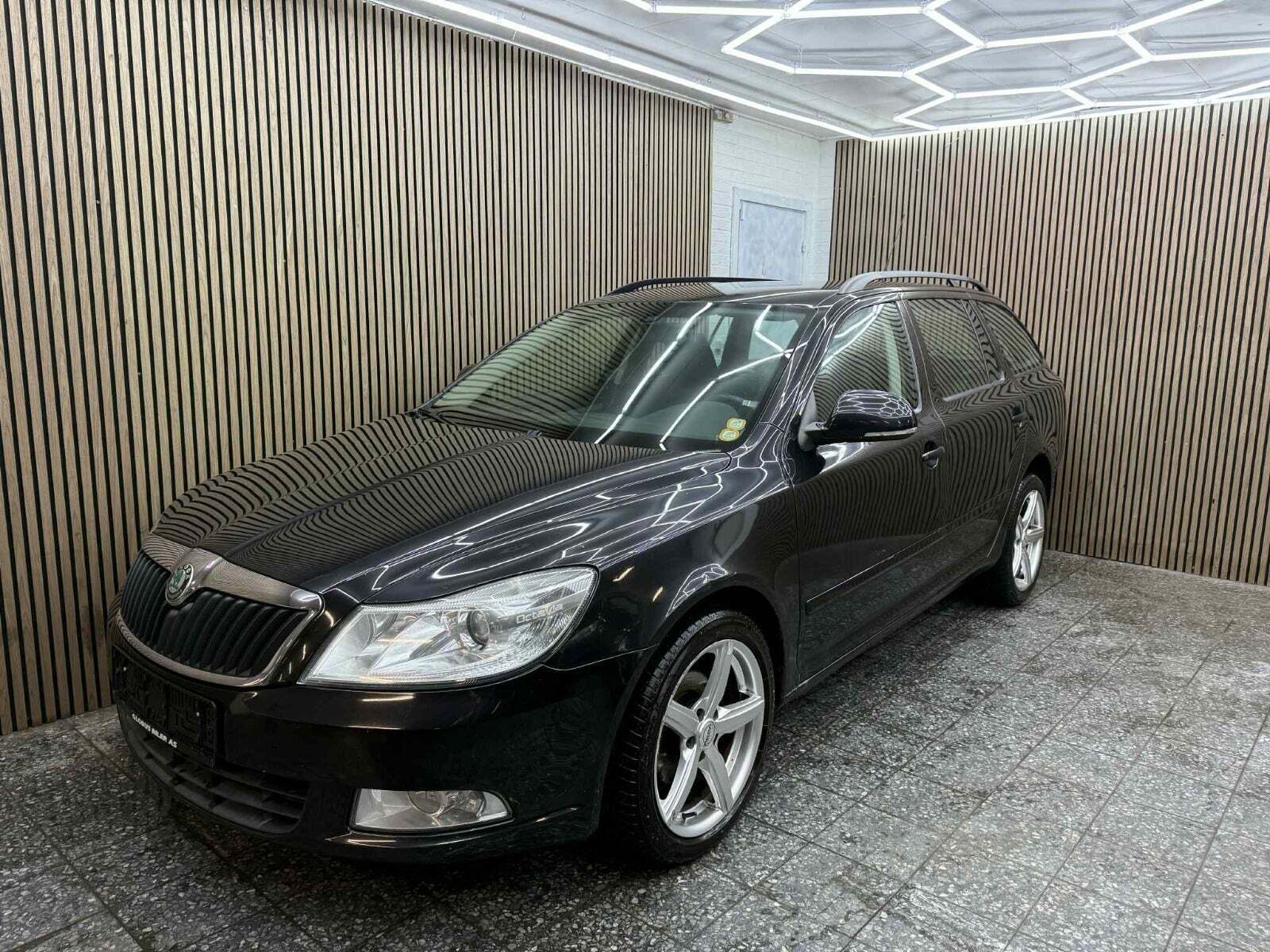 Skoda Octavia 1,6 TDi 105 Elegance Combi DSG
