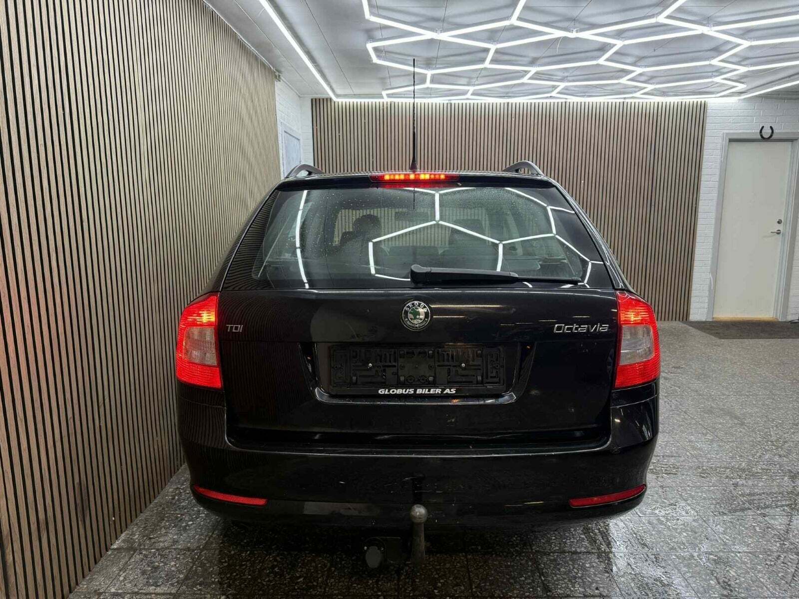Sort Skoda Octavia fra 2010