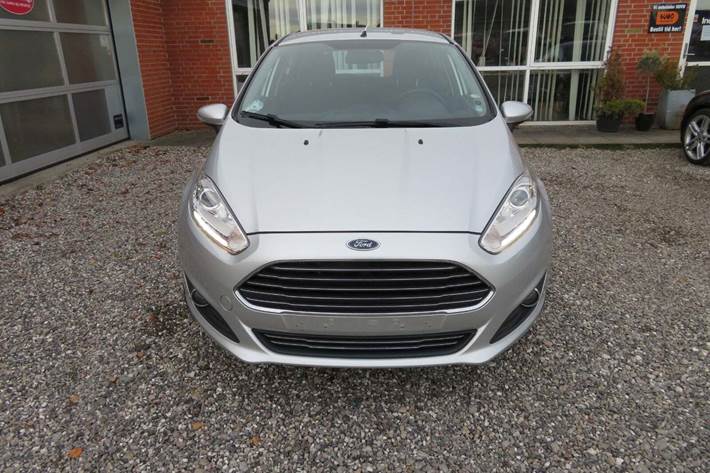 Sølv Ford Fiesta fra 2015