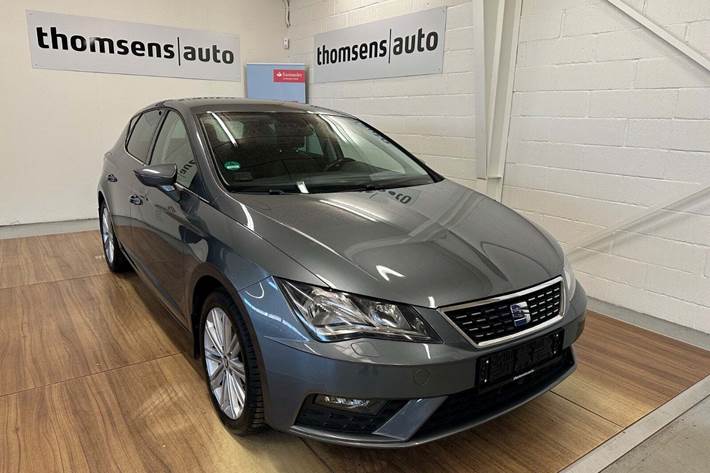 Grå Seat Leon fra 2017 set udefra