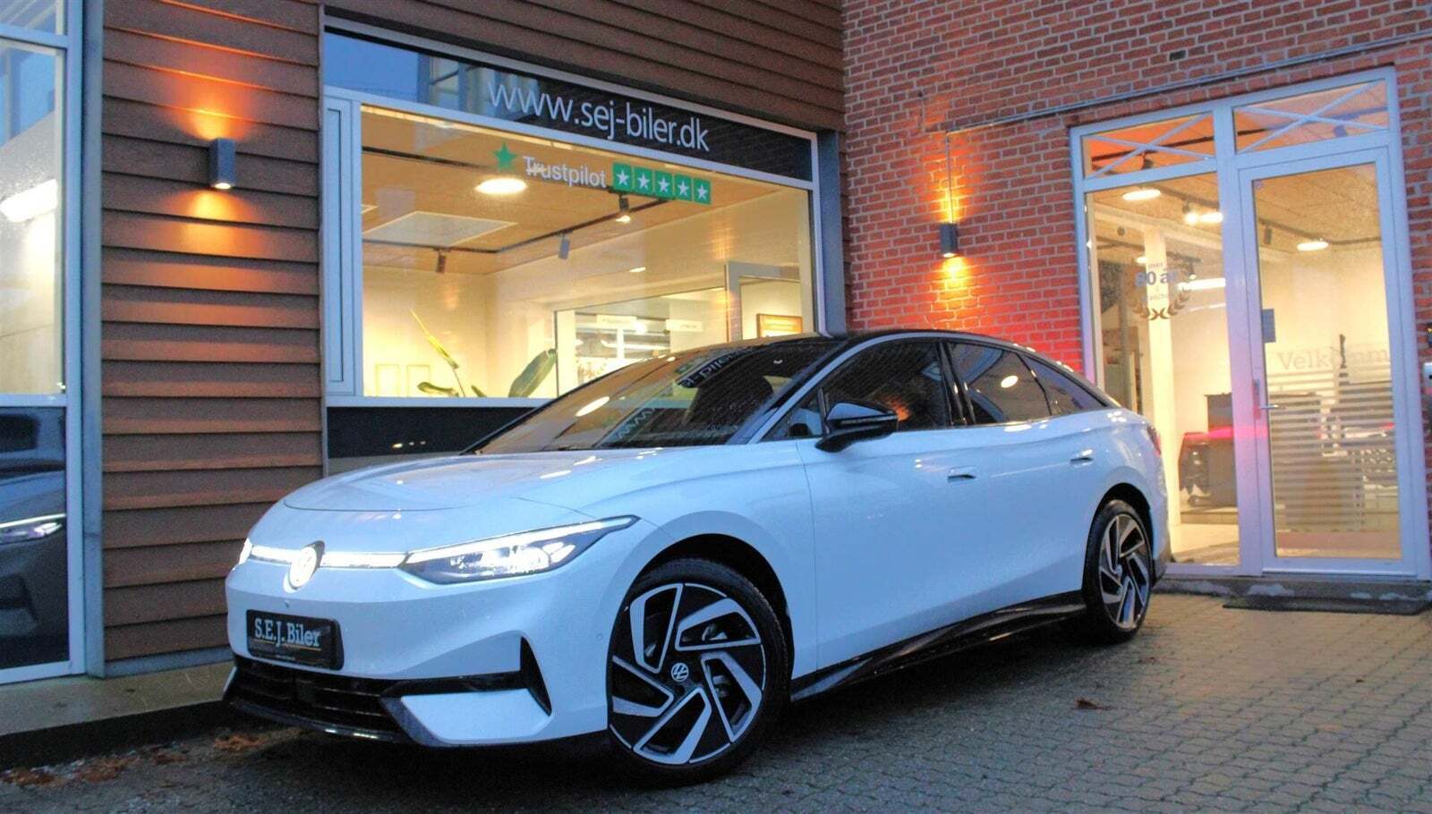 Hvid VW ID.7 fra 2025 set udefra