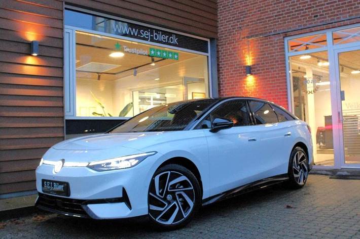 Hvid VW ID.7 fra 2025 set udefra