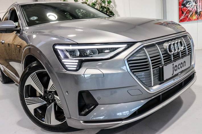Grå Audi e-tron fra 2020