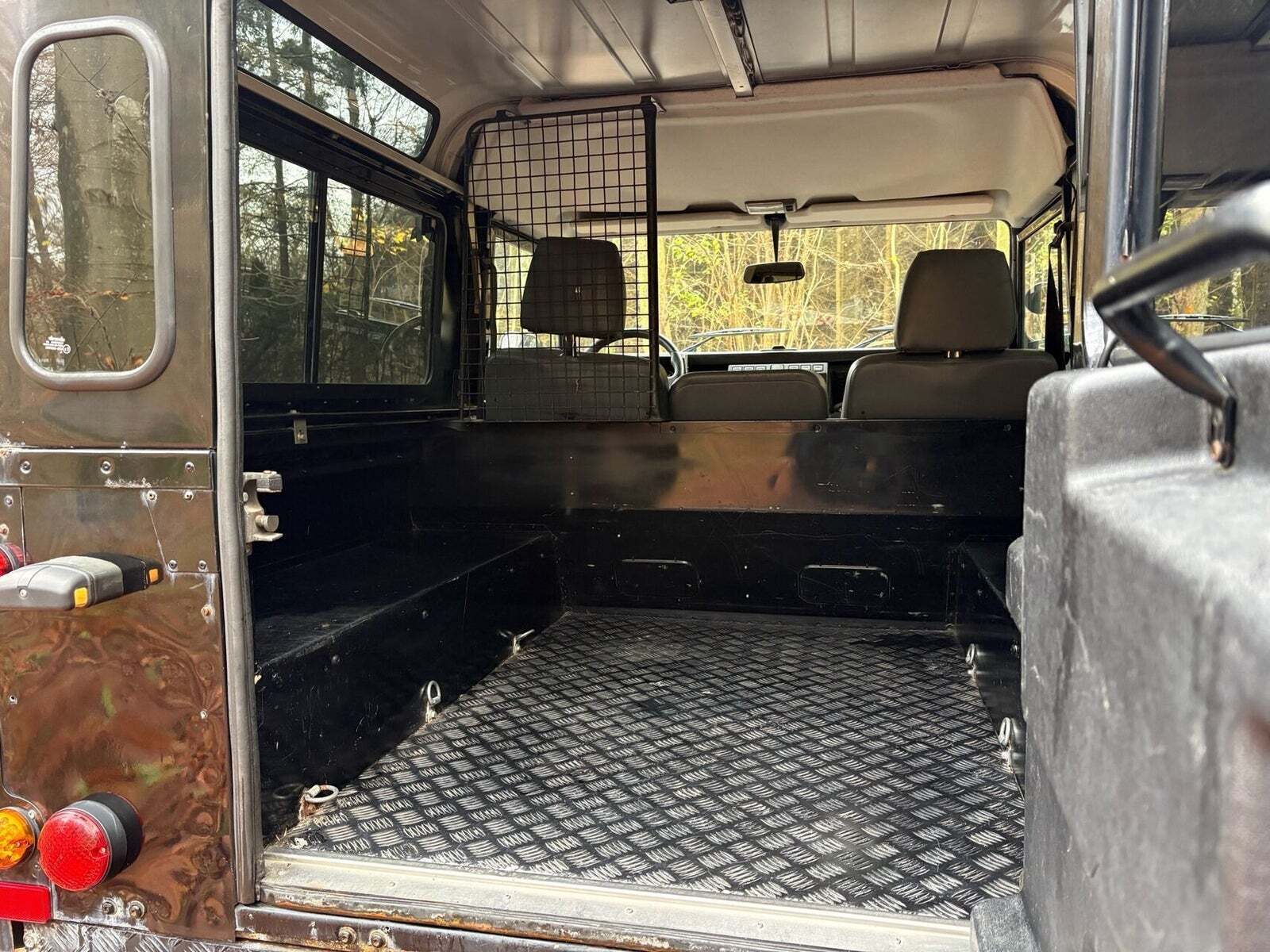 Sort Land Rover Defender 90 fra 2004