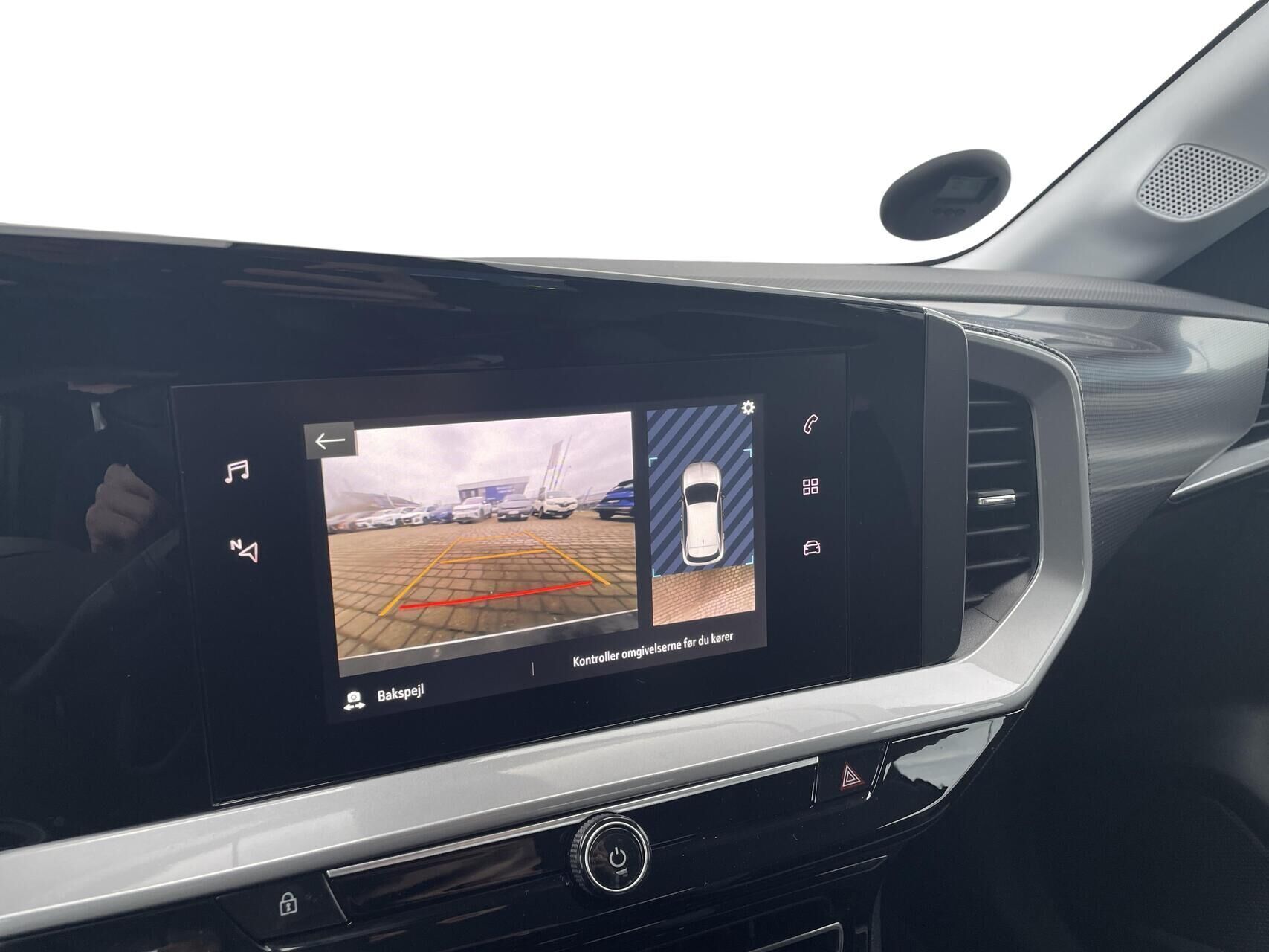 Hvid Opel Mokka-e fra 2024