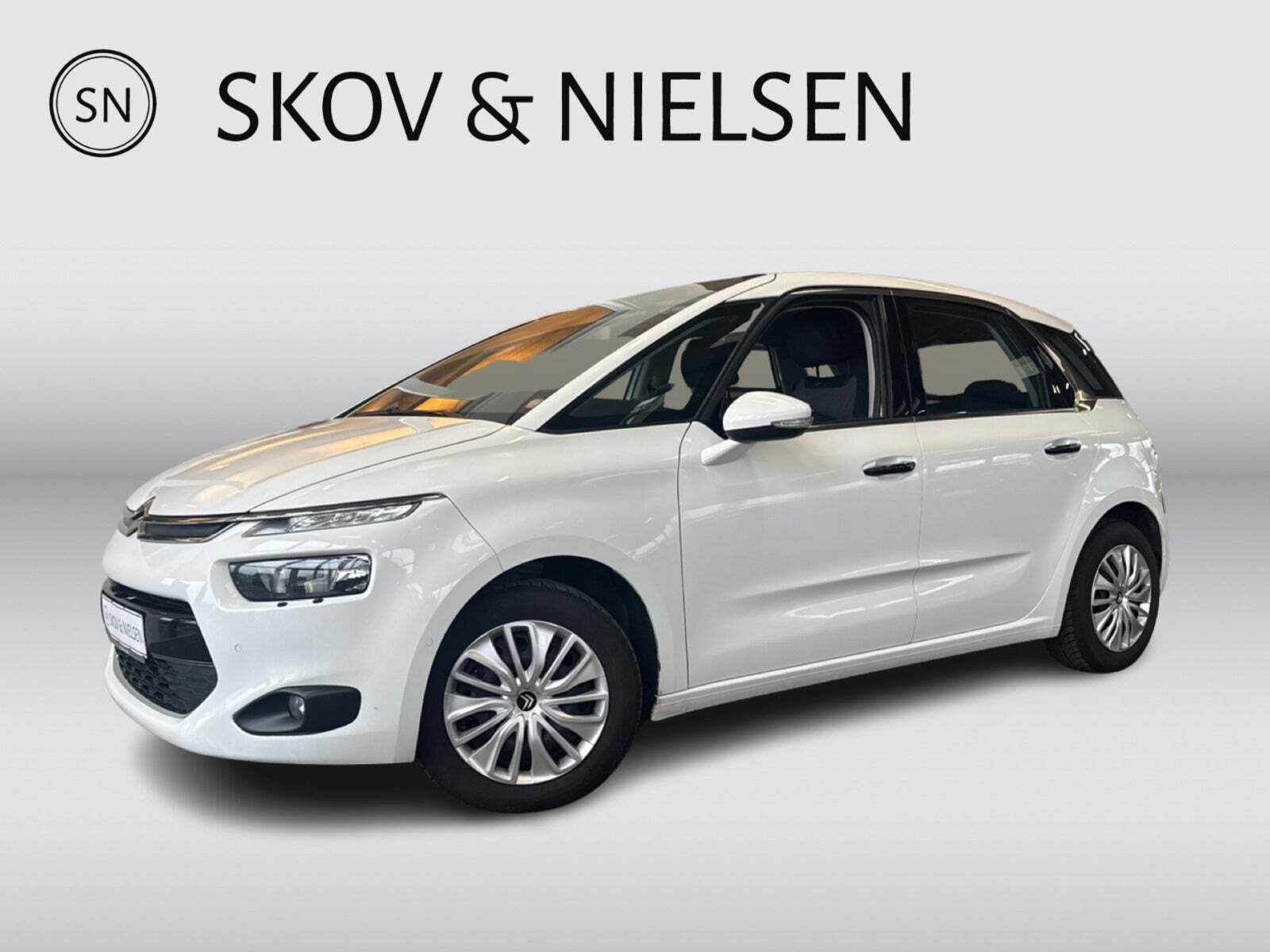 Hvid Citroën C4 Picasso fra 2014 set udefra