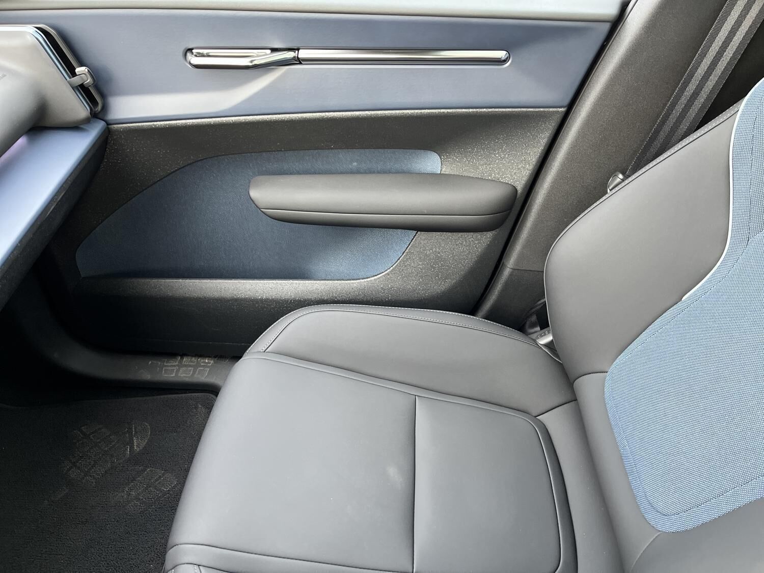 Sort Volvo EX30 fra 2024