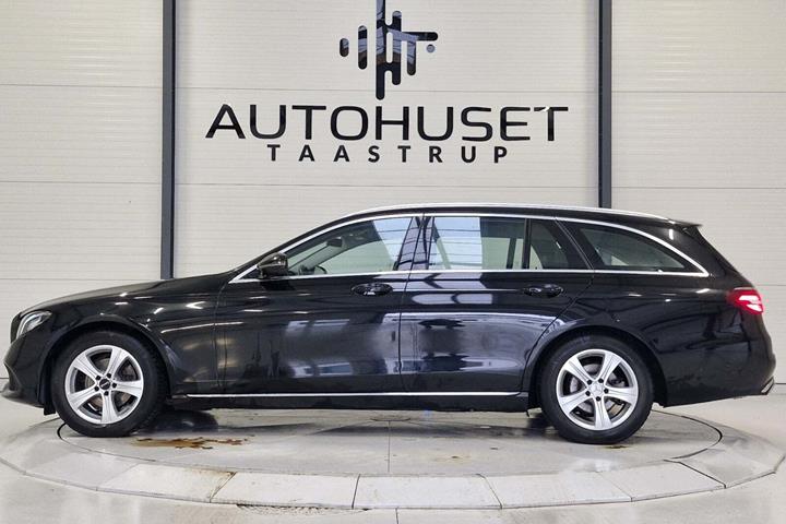 Sort Mercedes E220 d fra 2016